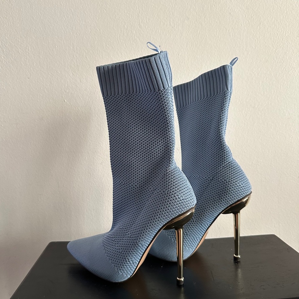 FOREVER 21 Light Blue Bootie Gold Heel SIZE 5.5 Glam Party Night Out Pointed